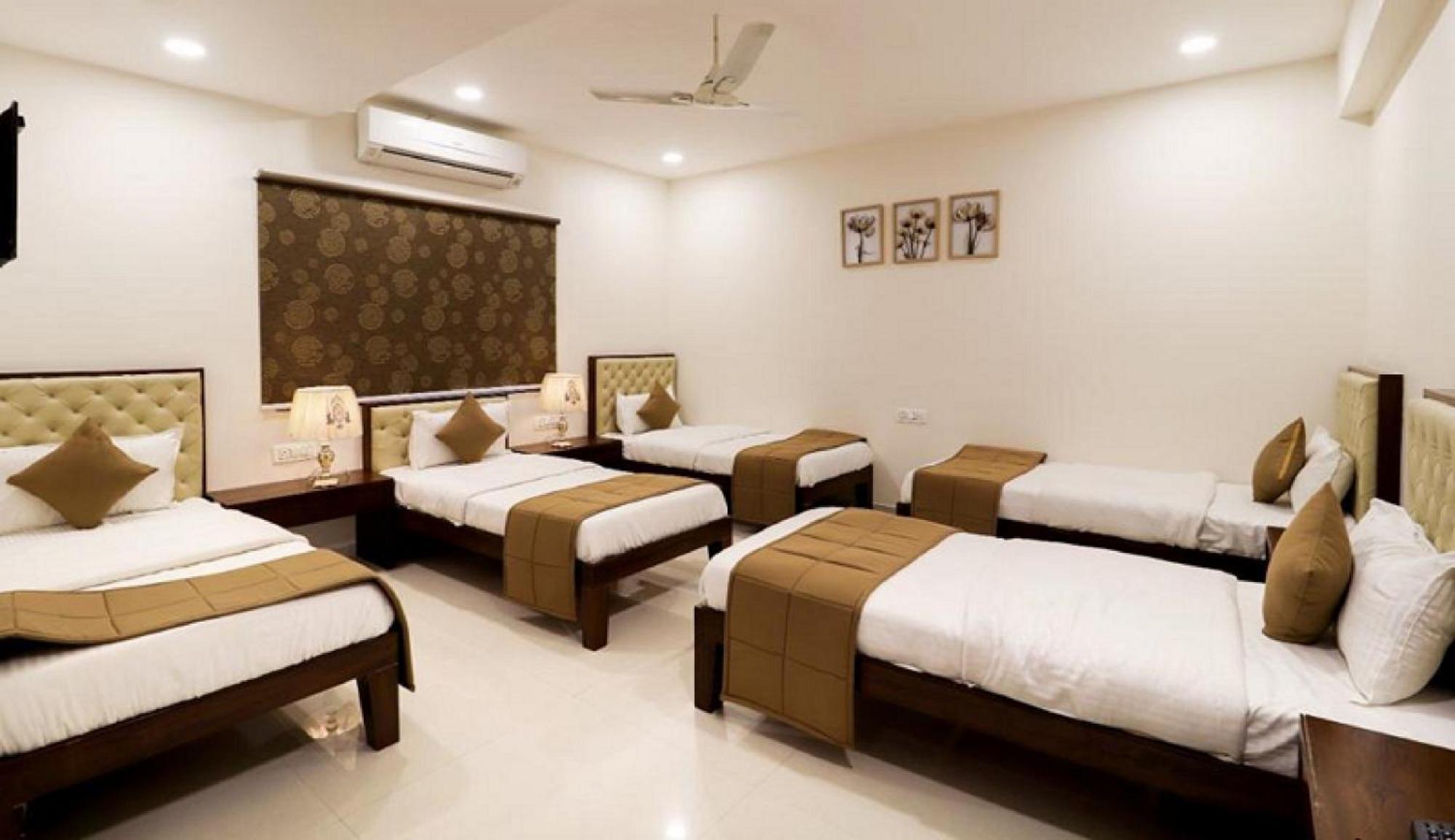 Royal Inn Hotel Ambaji Esterno foto